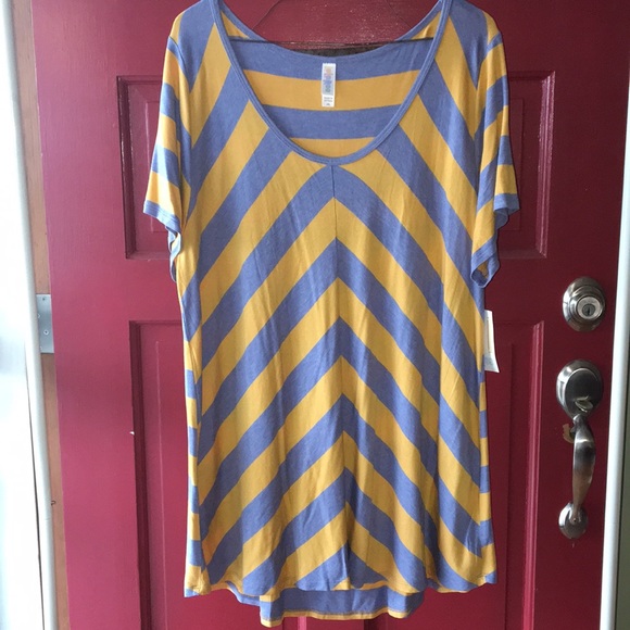 LuLaRoe Classic T - Picture 1 of 7